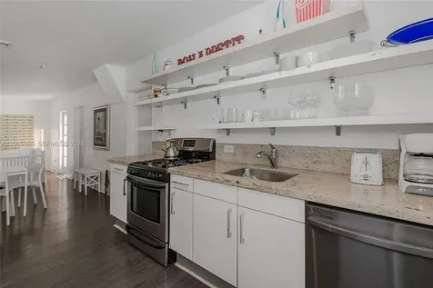 1005 9th Street Miami Beach FL 33139