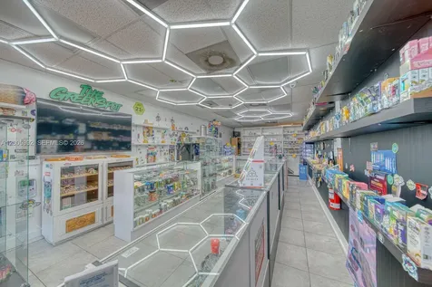 Established Smoke Shop Turnkey Operation Sweetwater FL 33174