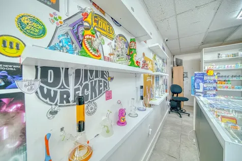 Established Smoke Shop Turnkey Operation Sweetwater FL 33174