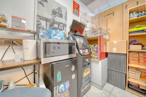 Established Smoke Shop Turnkey Operation Sweetwater FL 33174
