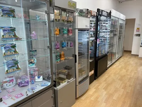 Established Smoke Shop Turnkey Operation Sweetwater FL 33174