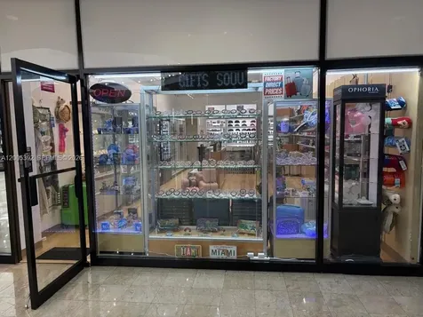 Established Smoke Shop Turnkey Operation Sweetwater FL 33174