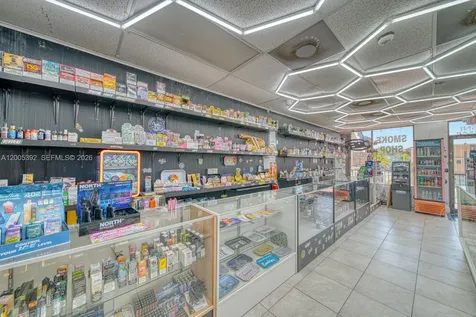 Established Smoke Shop Turnkey Operation Sweetwater FL 33174