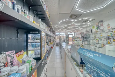 Established Smoke Shop Turnkey Operation Sweetwater FL 33174