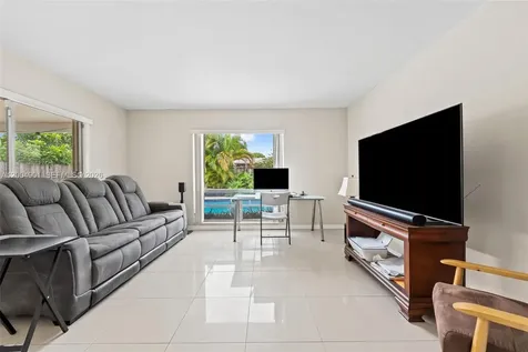 2210 N 57th Way Hollywood FL 33021