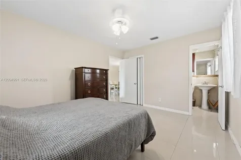 2210 N 57th Way Hollywood FL 33021