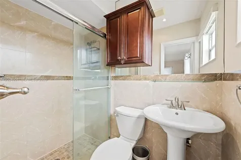 2210 N 57th Way Hollywood FL 33021