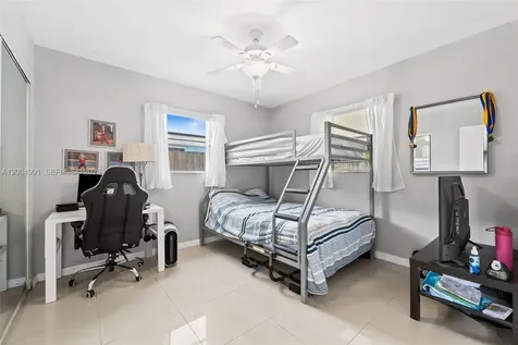 2210 N 57th Way Hollywood FL 33021
