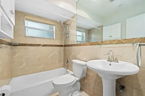 2210 N 57th Way Hollywood FL 33021