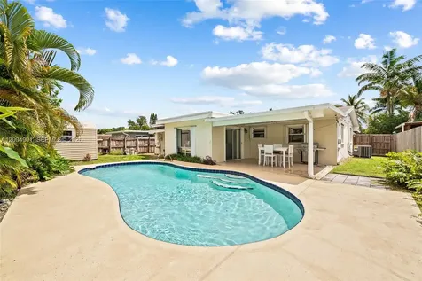 2210 N 57th Way Hollywood FL 33021