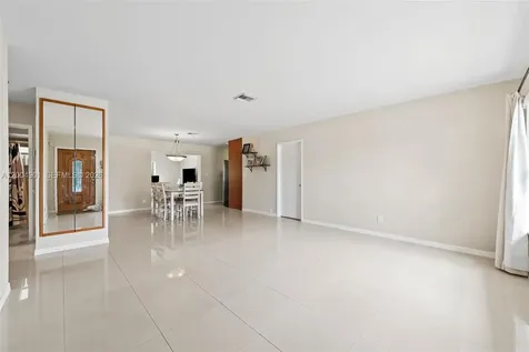 2210 N 57th Way Hollywood FL 33021