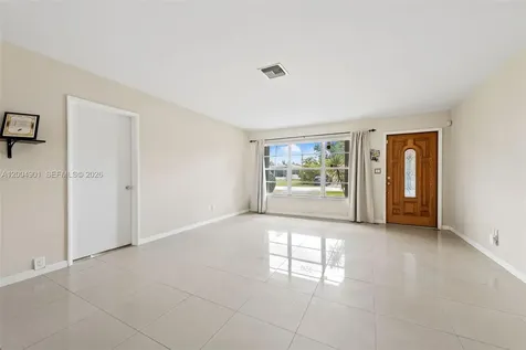 2210 N 57th Way Hollywood FL 33021