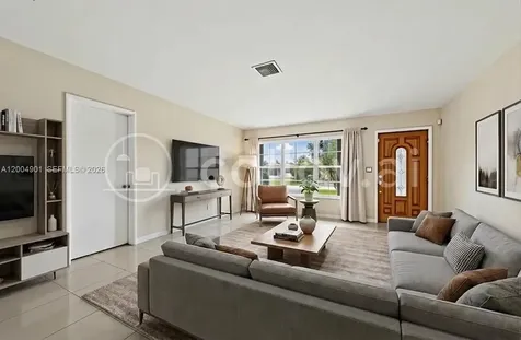 2210 N 57th Way Hollywood FL 33021