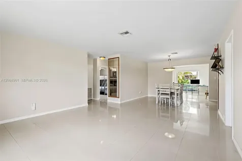 2210 N 57th Way Hollywood FL 33021
