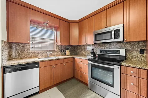 2210 N 57th Way Hollywood FL 33021