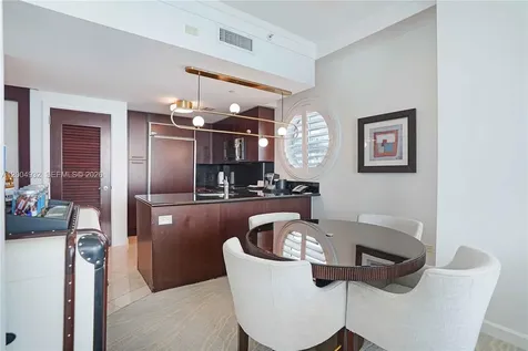 4391 Collins Avenue Miami Beach FL 33140