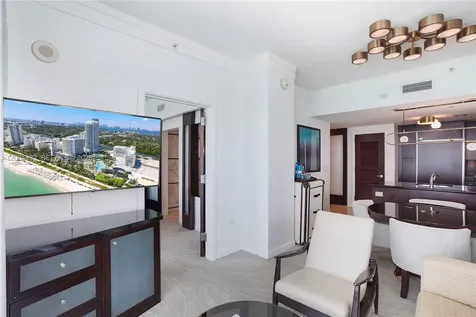 4391 Collins Avenue Miami Beach FL 33140