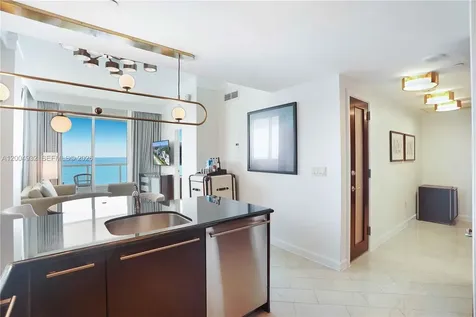 4391 Collins Avenue Miami Beach FL 33140