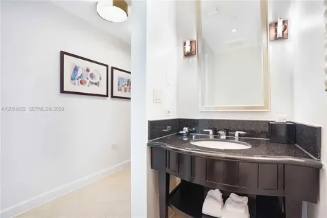 4391 Collins Avenue Miami Beach FL 33140