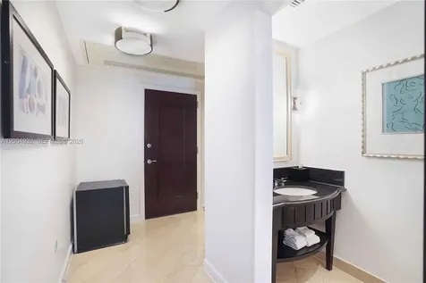 4391 Collins Avenue Miami Beach FL 33140