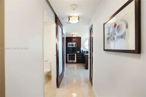 4391 Collins Avenue Miami Beach FL 33140