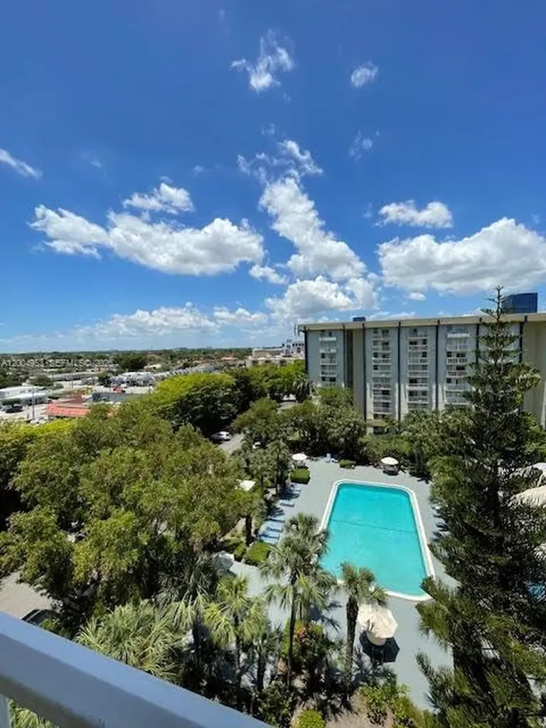 4550 NW 9th Street Miami FL 33126