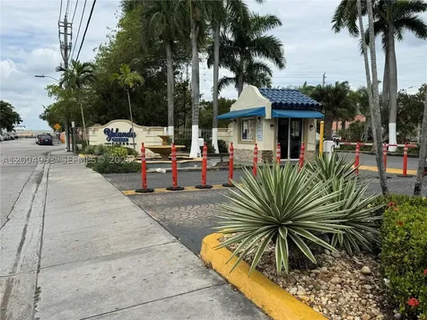 4550 NW 9th Street Miami FL 33126