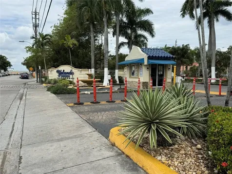 4550 NW 9th Street Miami FL 33126