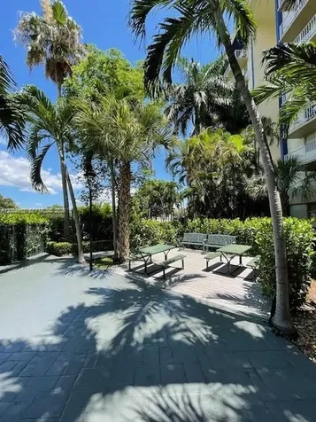 4550 NW 9th Street Miami FL 33126