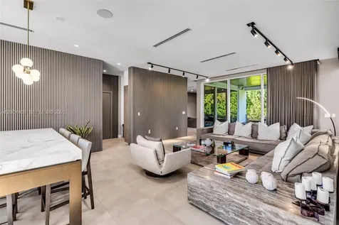 285 W Mashta Drive Key Biscayne FL 33149