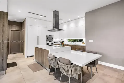 285 W Mashta Drive Key Biscayne FL 33149