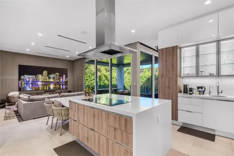 285 W Mashta Drive Key Biscayne FL 33149