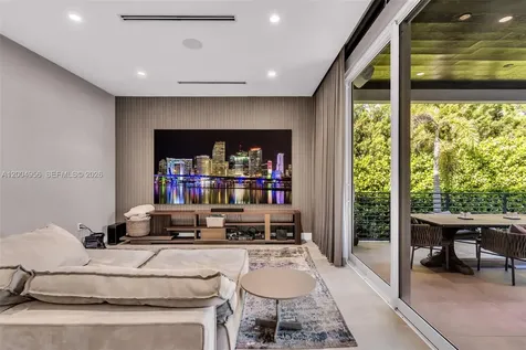 285 W Mashta Drive Key Biscayne FL 33149