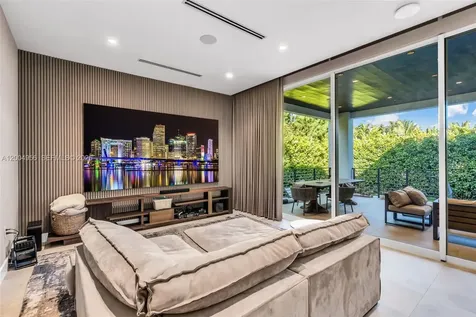 285 W Mashta Drive Key Biscayne FL 33149
