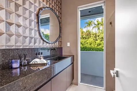 285 W Mashta Drive Key Biscayne FL 33149