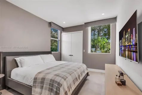 285 W Mashta Drive Key Biscayne FL 33149