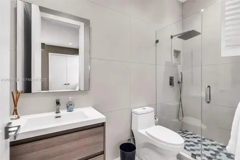 285 W Mashta Drive Key Biscayne FL 33149