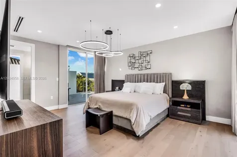 285 W Mashta Drive Key Biscayne FL 33149