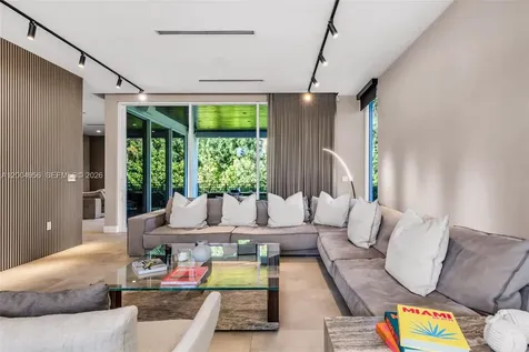285 W Mashta Drive Key Biscayne FL 33149