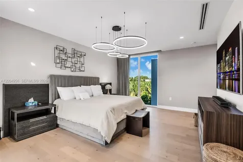 285 W Mashta Drive Key Biscayne FL 33149