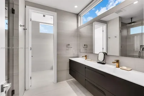 285 W Mashta Drive Key Biscayne FL 33149