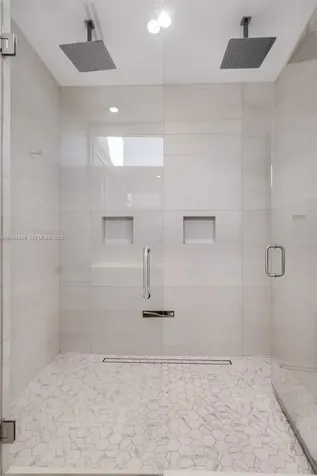 285 W Mashta Drive Key Biscayne FL 33149
