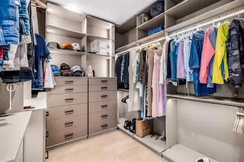 285 W Mashta Drive Key Biscayne FL 33149