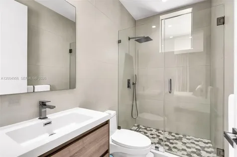 285 W Mashta Drive Key Biscayne FL 33149