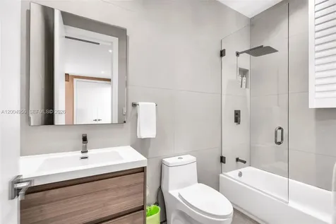 285 W Mashta Drive Key Biscayne FL 33149