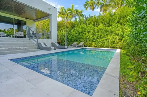 285 W Mashta Drive Key Biscayne FL 33149
