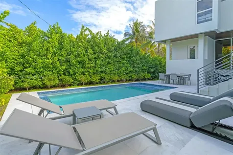 285 W Mashta Drive Key Biscayne FL 33149