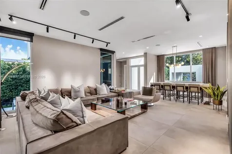 285 W Mashta Drive Key Biscayne FL 33149