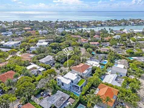 285 W Mashta Drive Key Biscayne FL 33149