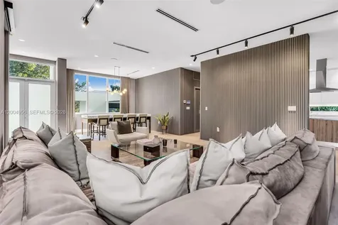 285 W Mashta Drive Key Biscayne FL 33149